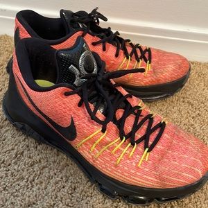 NIKE: KD (Kevin Durant) Basketball shoes. Size 9.